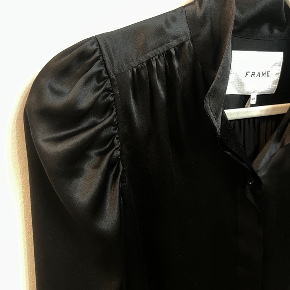 Frame Gillian Long Sleeve Top in Noir - Picture 3 of 10